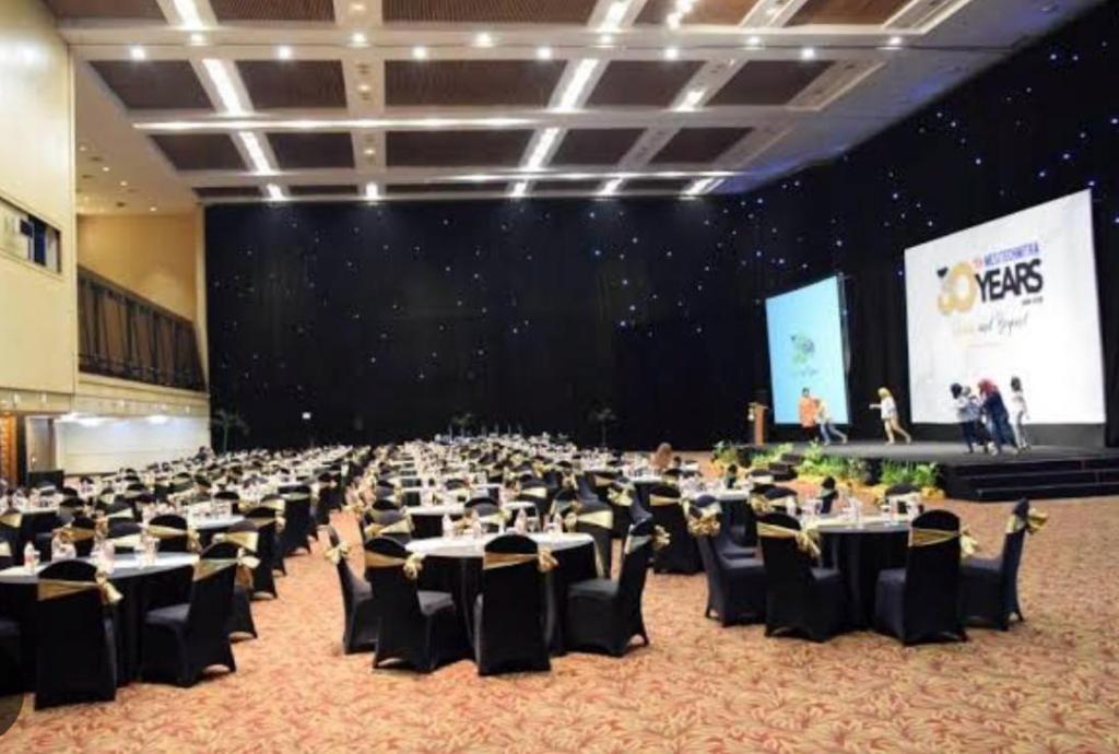 Round table style untuk berbagai acara di hotel.